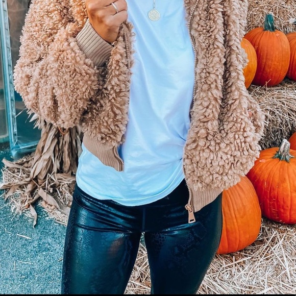 RELISTED Snakeskin Faux Leather Print Black Leggings Pants - Picture 5 of 7